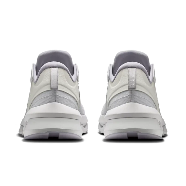 Auf dem Wolkenzonenmond