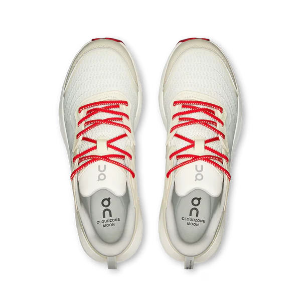 Auf dem Wolkenzonenmond