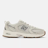 New Balance 530 - Moonbeam mit Meersalz und Schwarz / 3.5
